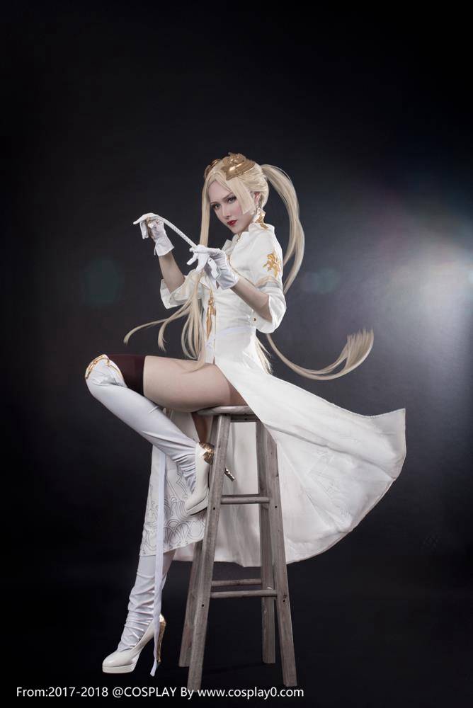 Cosplay福利/尼尔:机械纪元知曦Cosplay司令官性感美女福利