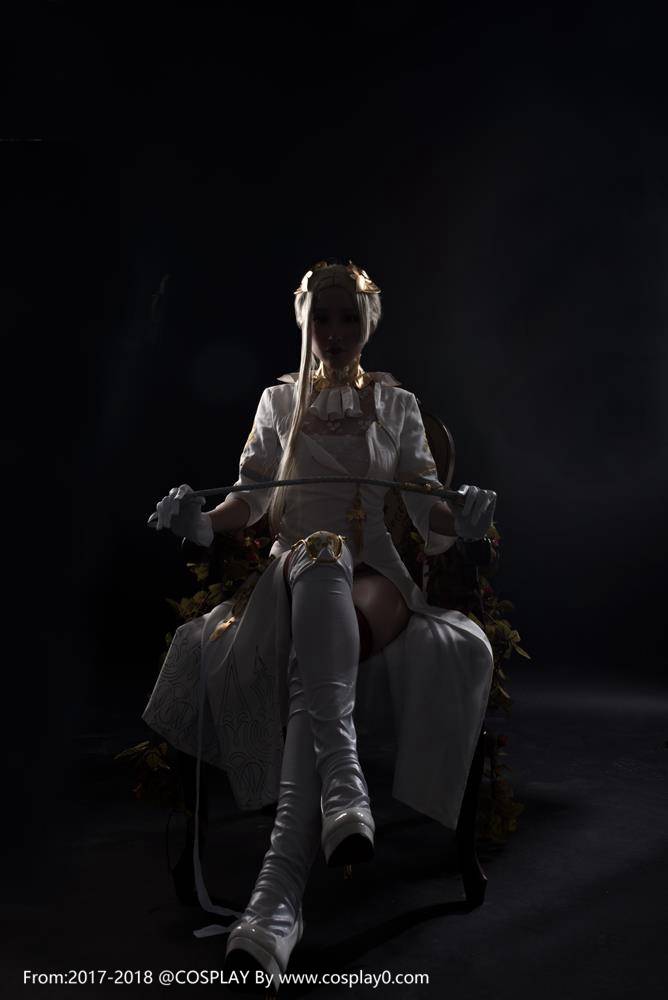 Cosplay福利/尼尔:机械纪元知曦Cosplay司令官性感美女福利