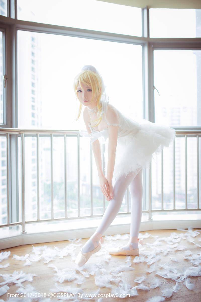 Cosplay福利/LoveLive青青子w绚濑绘里白丝腿玩年Cosplay福利图片