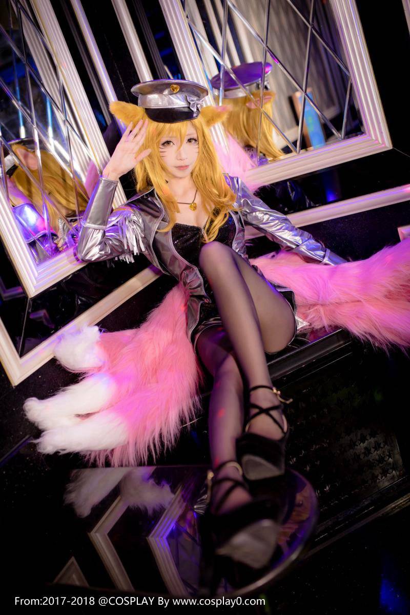 Cosplay福利/青青子w英雄联盟九尾妖狐阿狸Cosplay黑丝美女福利图