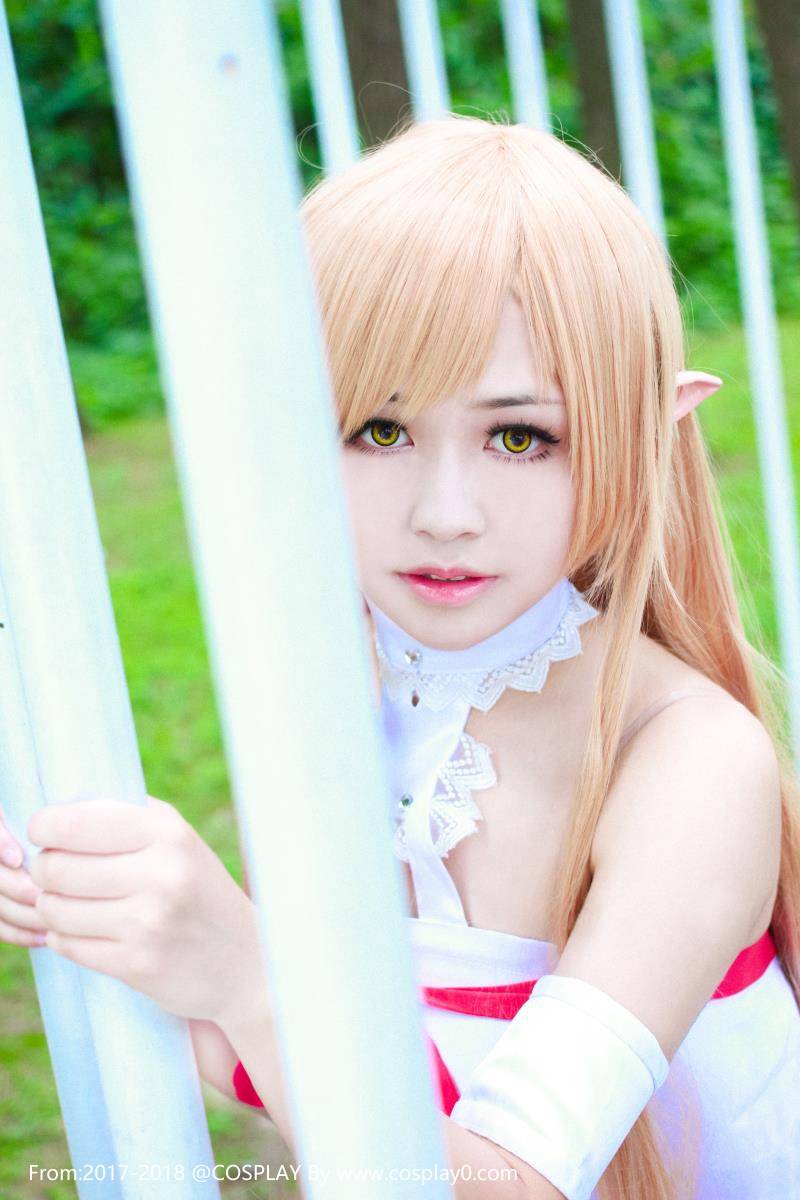 Cosplay福利/刀剑神域Cosplay亚丝娜美女萝莉裸足福利图片