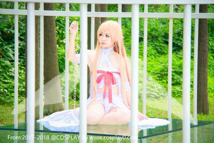 Cosplay福利/刀剑神域Cosplay亚丝娜美女萝莉裸足福利图片