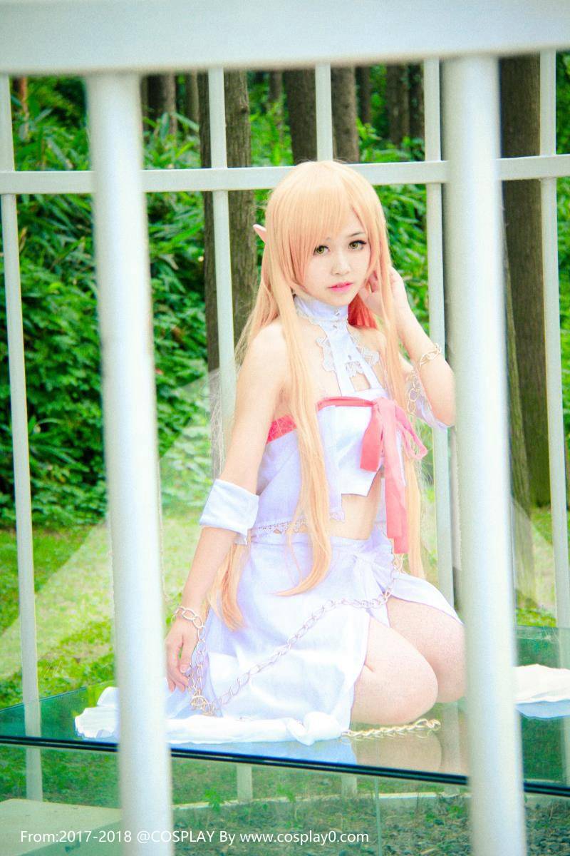 Cosplay福利/刀剑神域Cosplay亚丝娜美女萝莉裸足福利图片