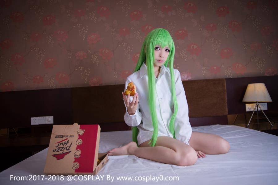 Cosplay福利/青青子Cosplay反逆之鲁鲁修C.C.极度诱惑足控福利图