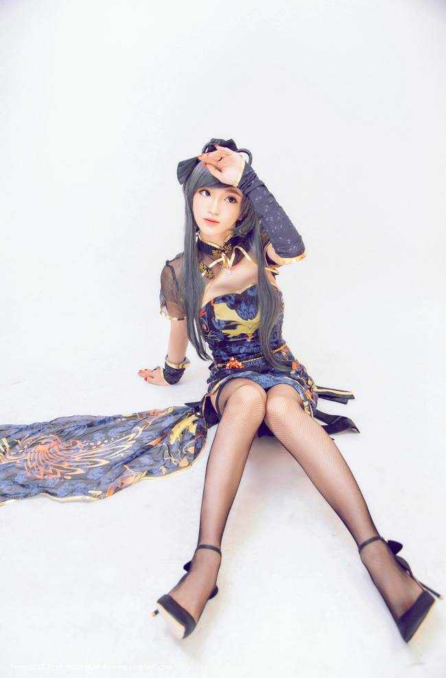 Cosplay福利/色气满满金丝雀洛天依黑丝美腿无圣光Cosplay福利图片