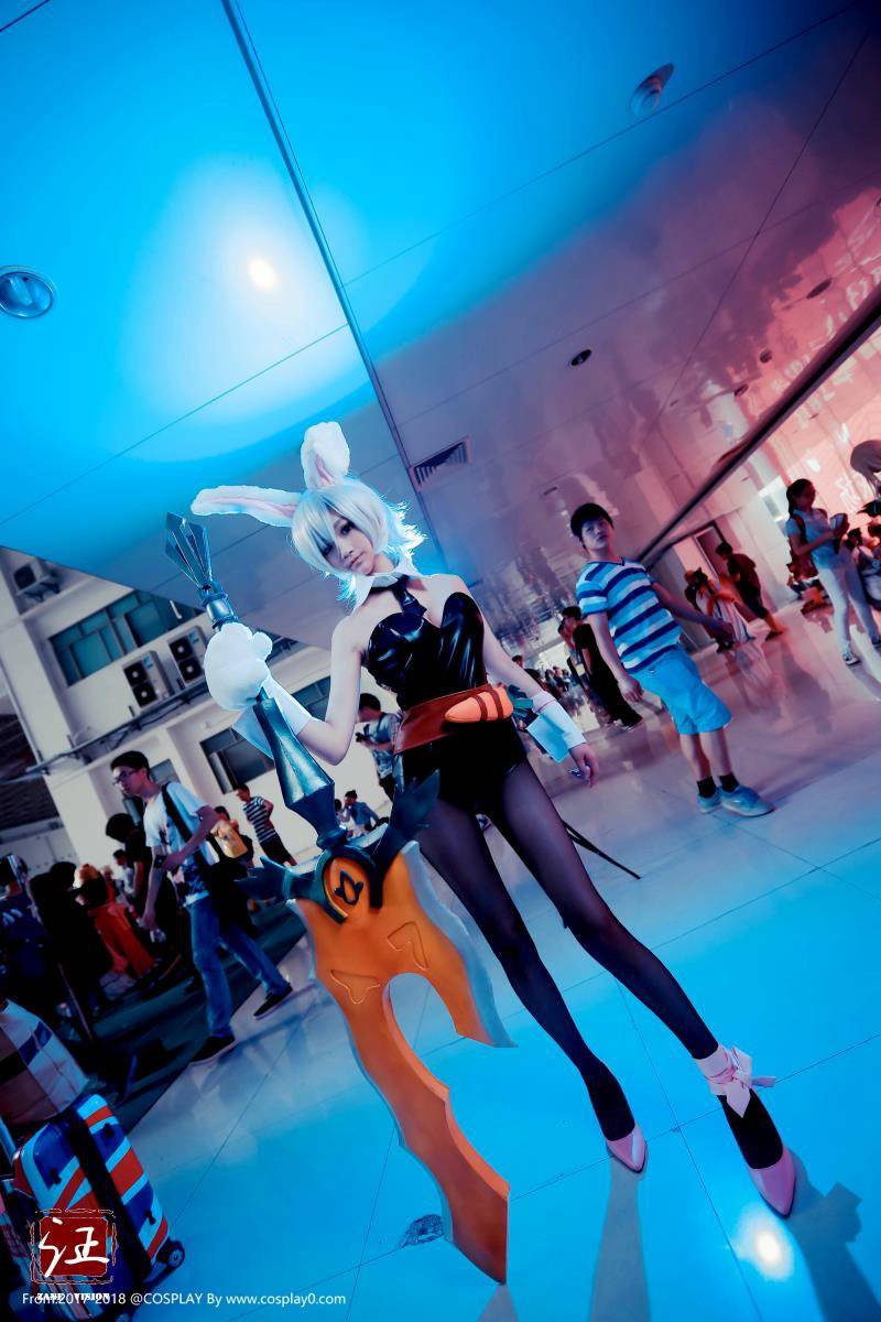 Cosplay福利/啾小妍SAMA英雄联盟锐雯兔女郎黑丝Cosplay福利