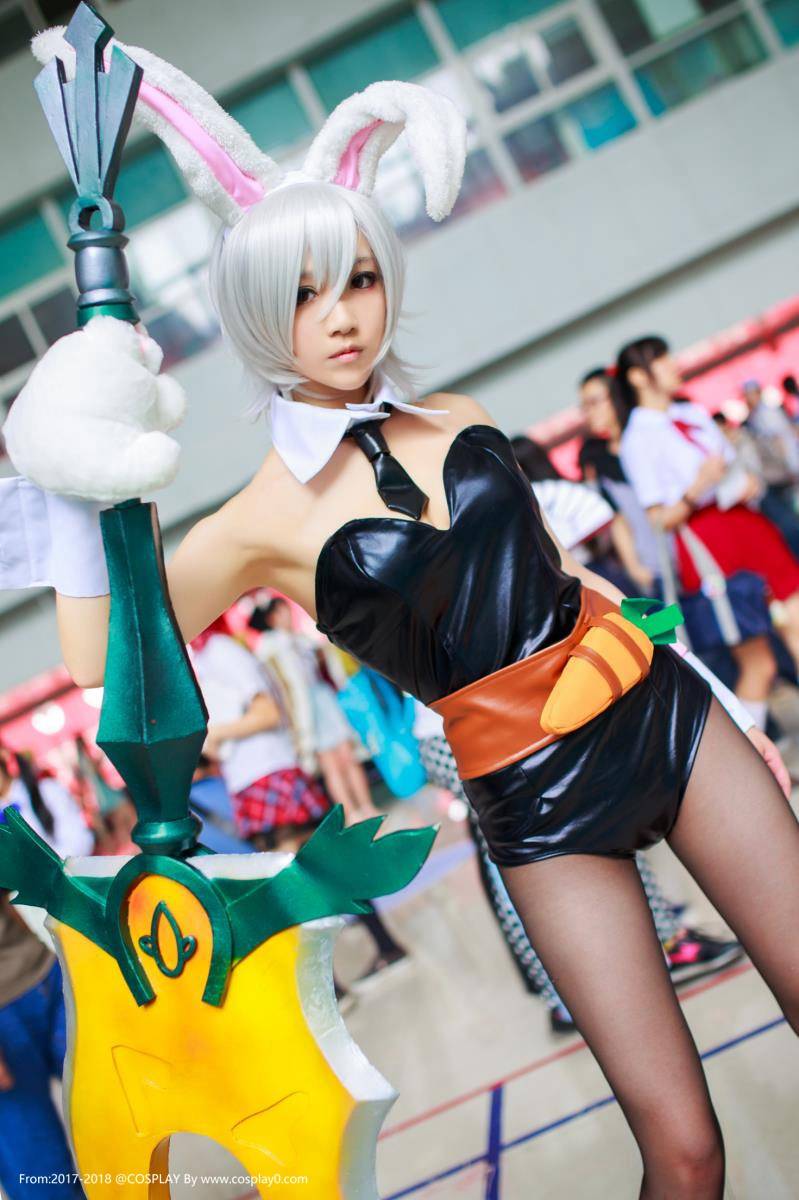 Cosplay福利/啾小妍SAMA英雄联盟锐雯兔女郎黑丝Cosplay福利