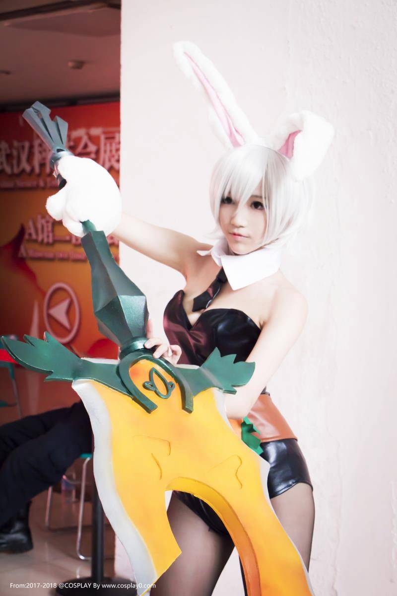 Cosplay福利/啾小妍SAMA英雄联盟锐雯兔女郎黑丝Cosplay福利