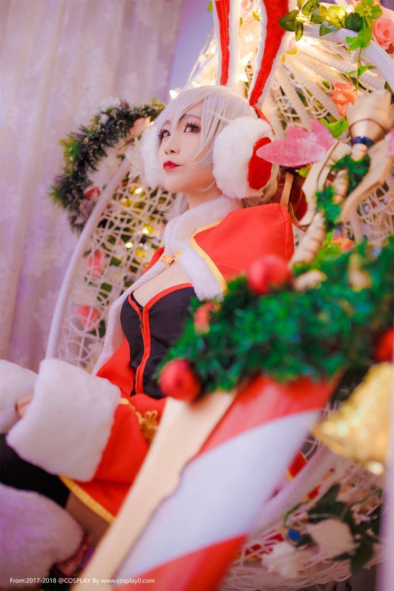 Cosplay福利/巨乳美女啾小妍Cosplay英雄联盟圣诞锐雯福利图片