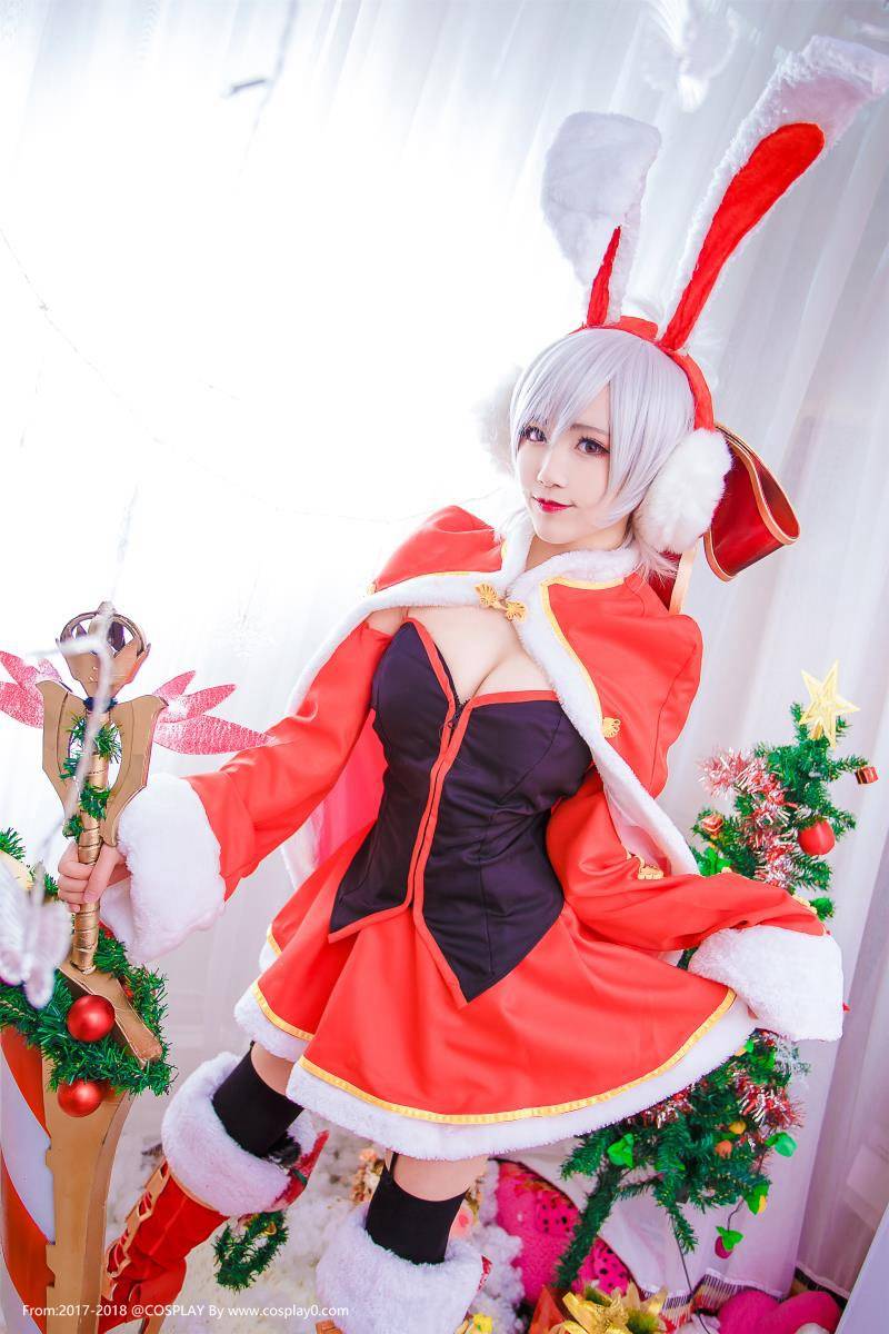 Cosplay福利/巨乳美女啾小妍Cosplay英雄联盟圣诞锐雯福利图片