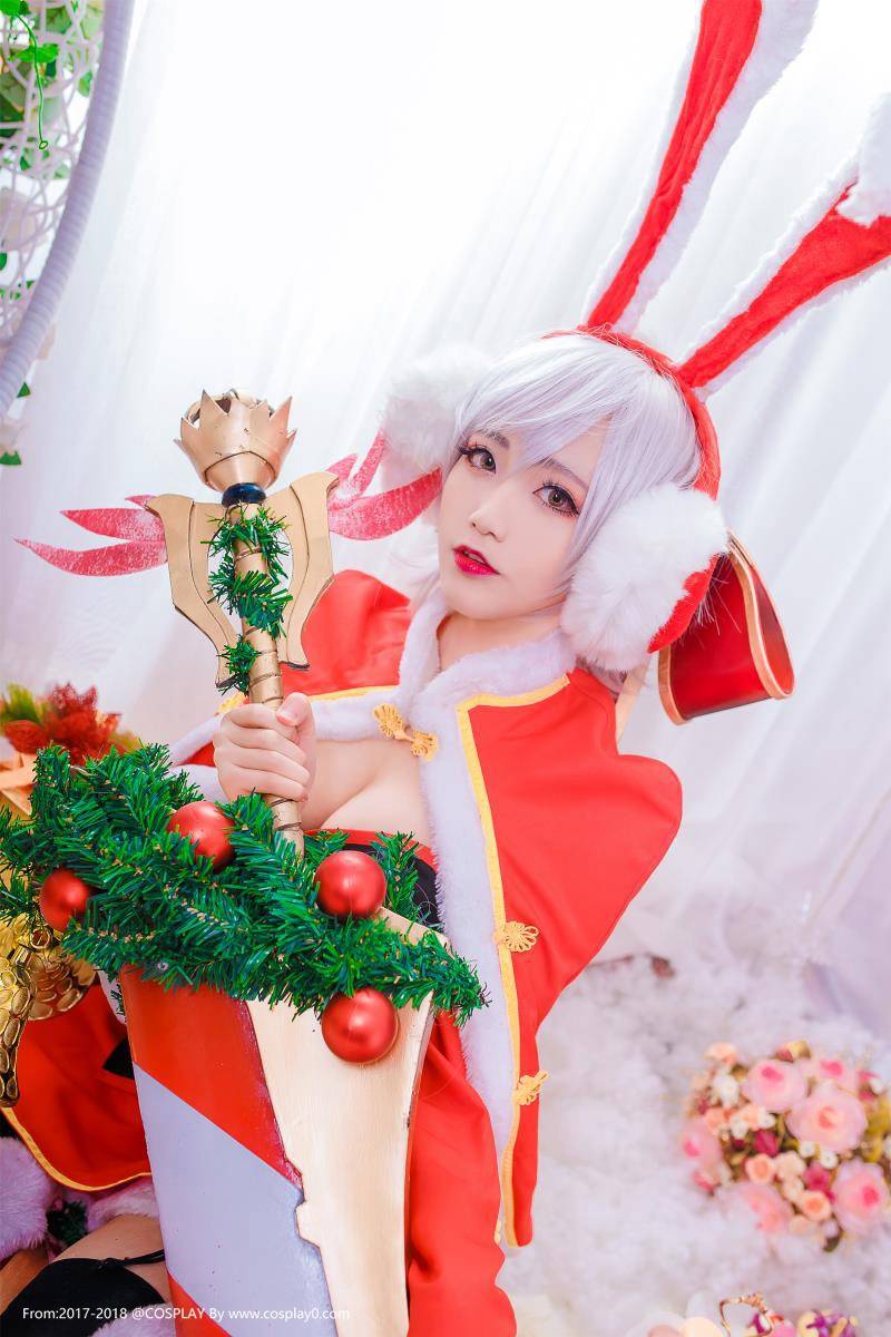 Cosplay福利/巨乳美女啾小妍Cosplay英雄联盟圣诞锐雯福利图片
