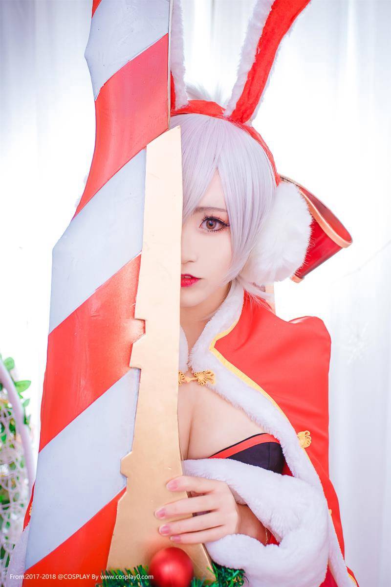 Cosplay福利/巨乳美女啾小妍Cosplay英雄联盟圣诞锐雯福利图片