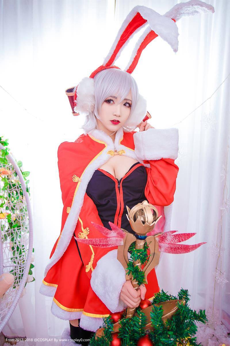 Cosplay福利/巨乳美女啾小妍Cosplay英雄联盟圣诞锐雯福利图片