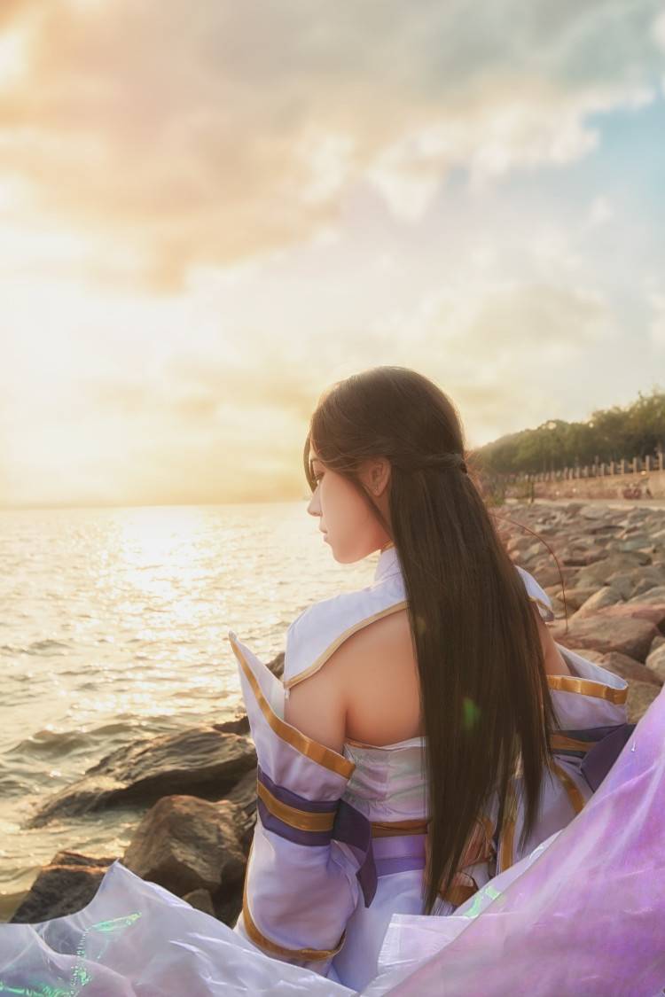 Cosplay福利/网红嫩模王者荣耀Cosplay紫霞仙子露娜图片