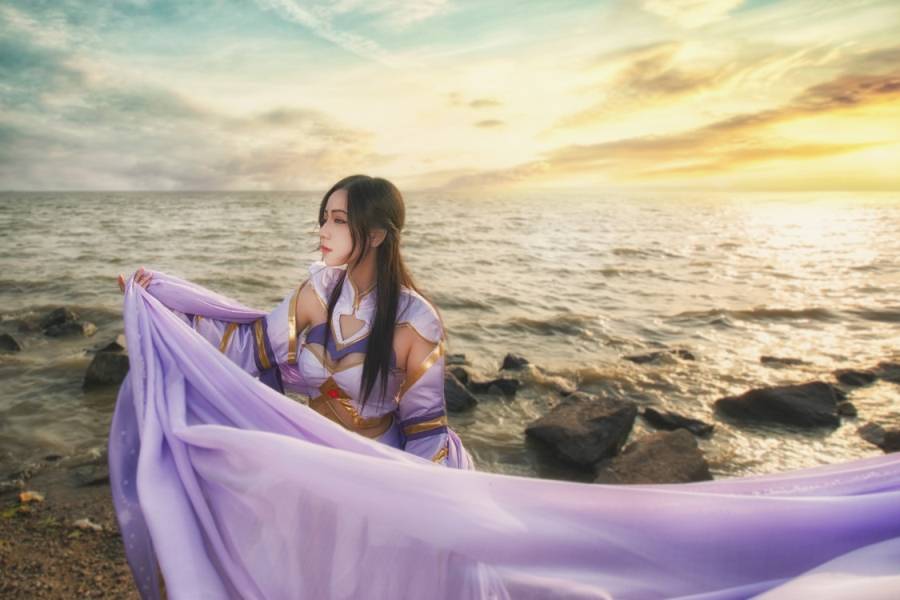 Cosplay福利/网红嫩模王者荣耀Cosplay紫霞仙子露娜图片
