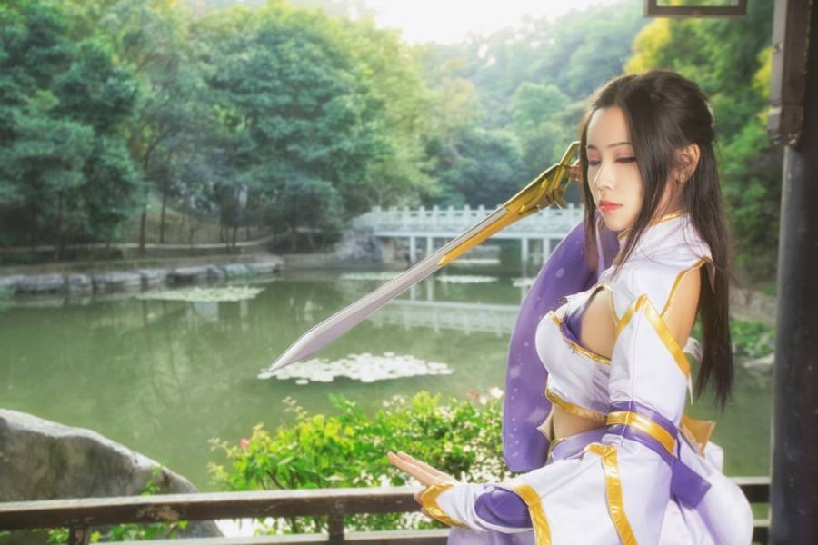 Cosplay福利/网红嫩模王者荣耀Cosplay紫霞仙子露娜图片
