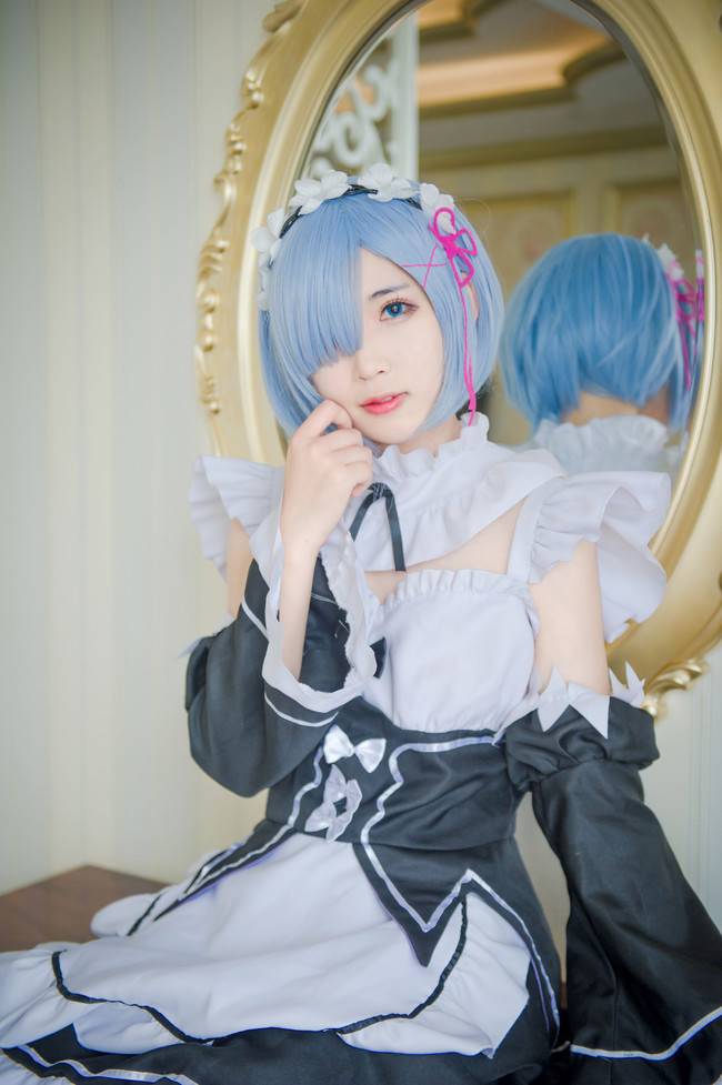 Cosplay福利/半次元白丝萝莉女仆装雷姆无圣光Cosplay福利图片