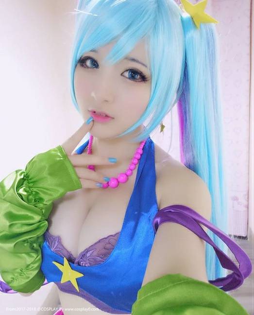 Cosplay福利/童颜巨乳萝莉Cosplay英雄联盟琴女娑娜同人本子福利
