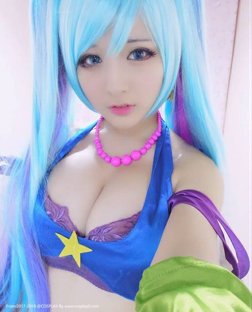 Cosplay福利/童颜巨乳萝莉Cosplay英雄联盟琴女娑娜同人本子福利