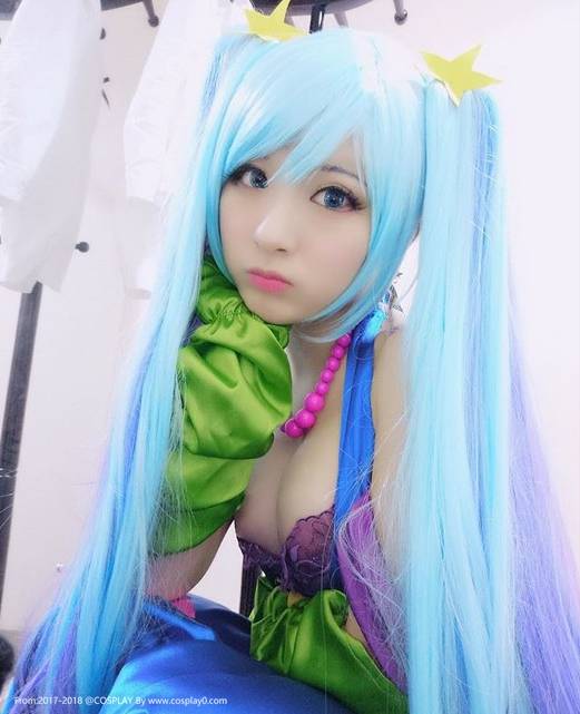 Cosplay福利/童颜巨乳萝莉Cosplay英雄联盟琴女娑娜同人本子福利