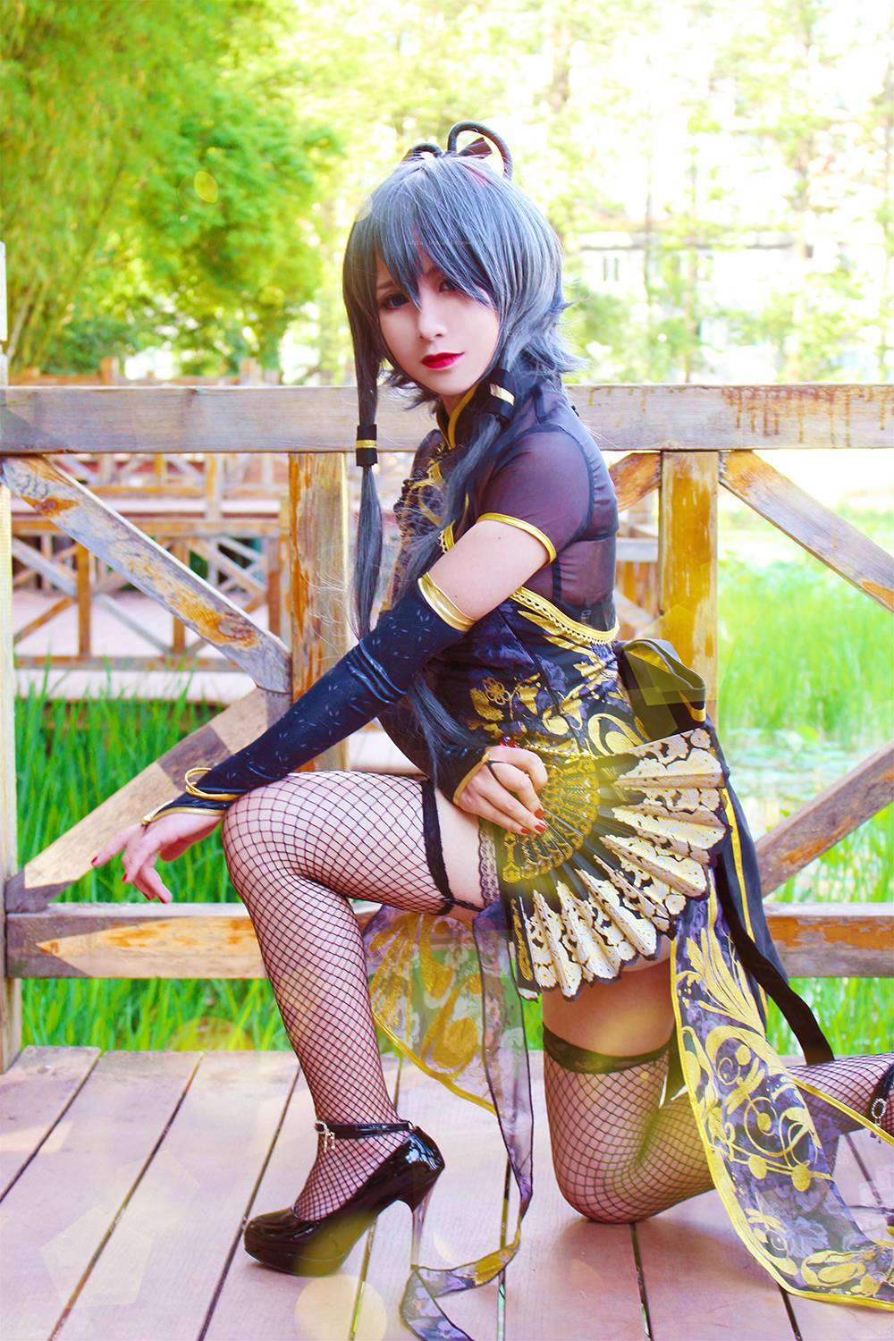 Cosplay福利/翘臀美女洛天依旗袍黑丝诱惑Cosplay福利美女写真