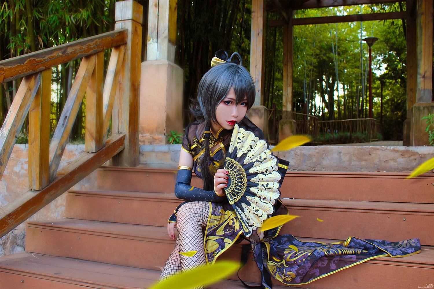 Cosplay福利/翘臀美女洛天依旗袍黑丝诱惑Cosplay福利美女写真