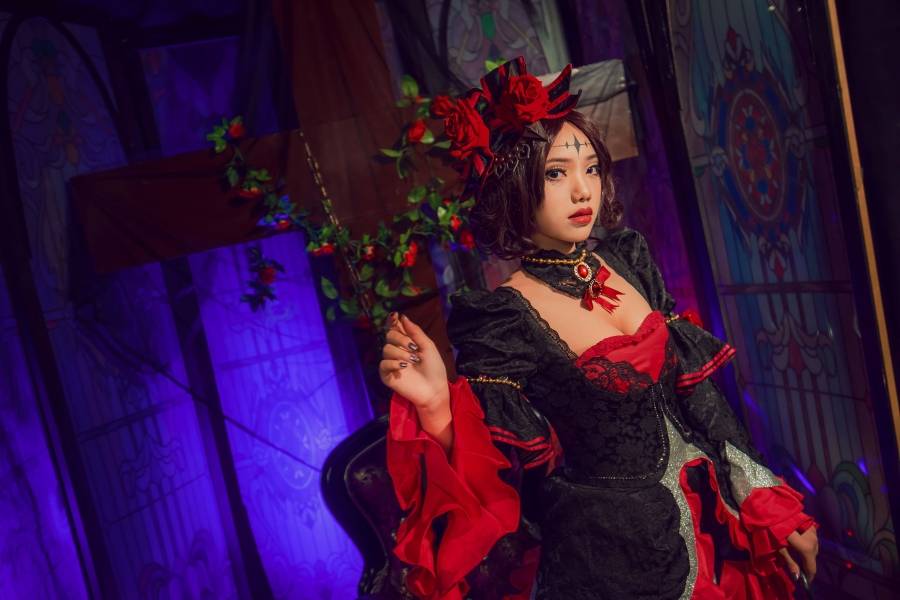 Cosplay福利/巨乳美女Cosplay王者荣耀露娜哥特玫瑰诱惑福利图片