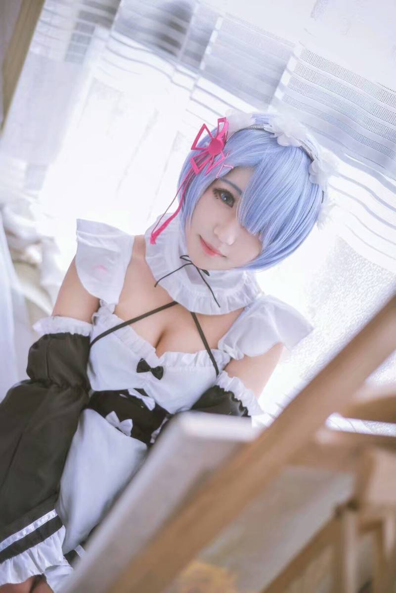 Cosplay福利/四月亖雷姆女仆白丝足控私房Cosplay福利萝莉图片