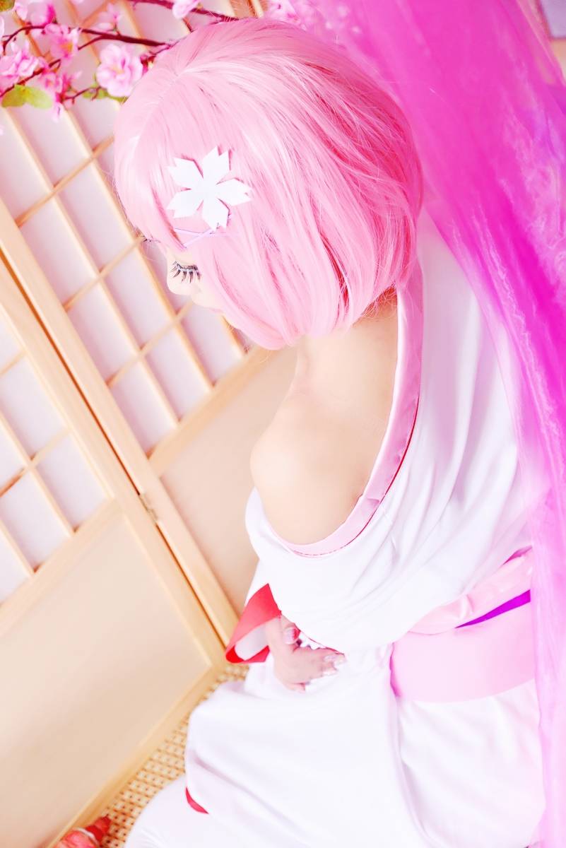 Cosplay福利/B站主播四月亖幼年雷姆萝莉白丝足控Cosplay福利