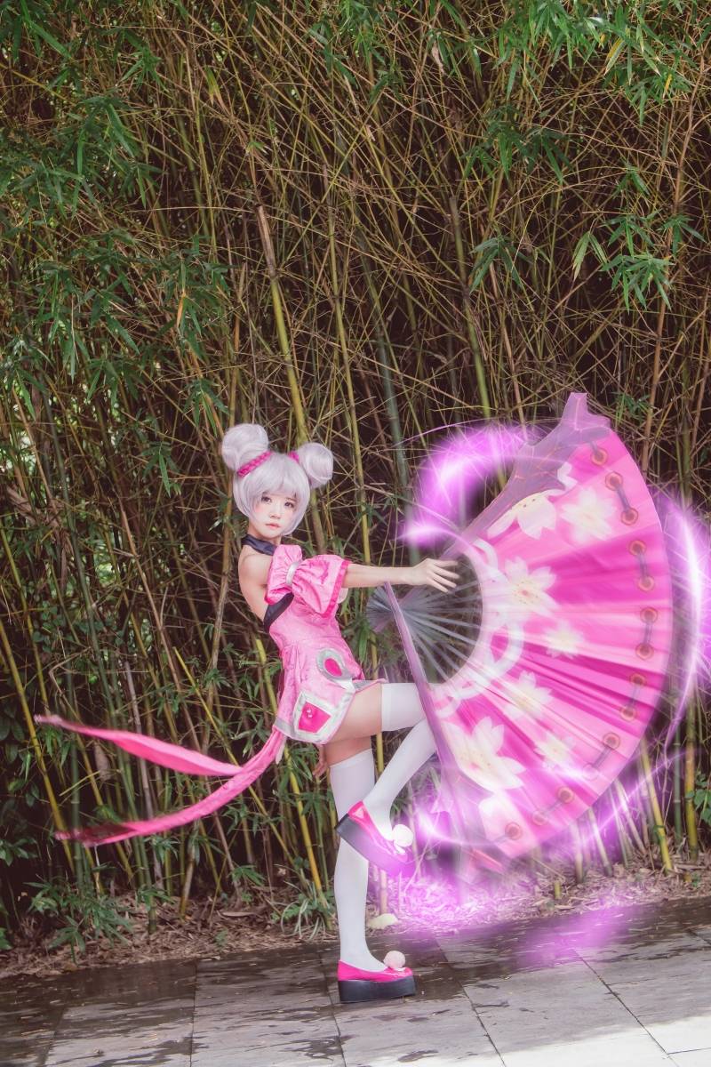 Cosplay福利/童颜巨乳桜桃喵Cosplay王者荣耀小乔白丝福利图片