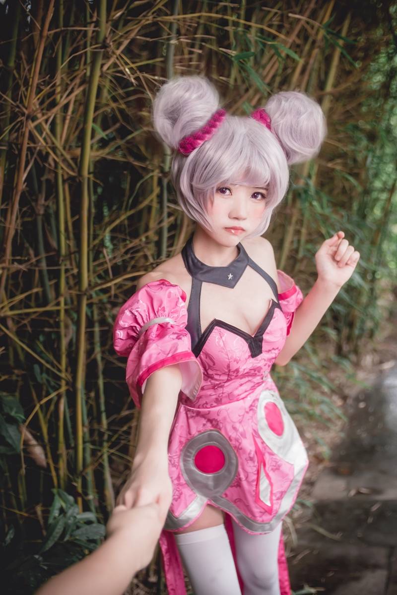 Cosplay福利/童颜巨乳桜桃喵Cosplay王者荣耀小乔白丝福利图片