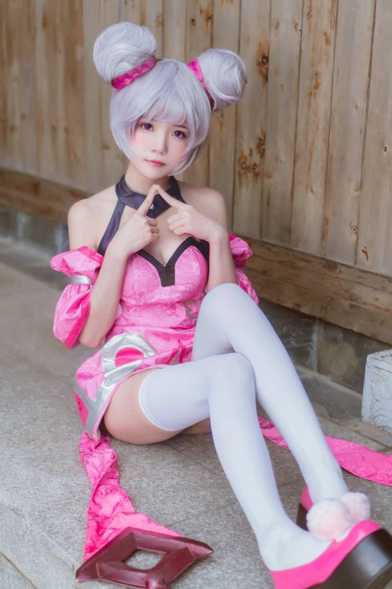 Cosplay福利/童颜巨乳桜桃喵Cosplay王者荣耀小乔白丝福利图片