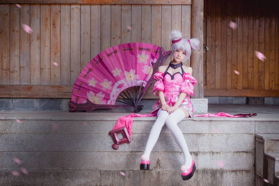 Cosplay福利/童颜巨乳桜桃喵Cosplay王者荣耀小乔白丝福利图片