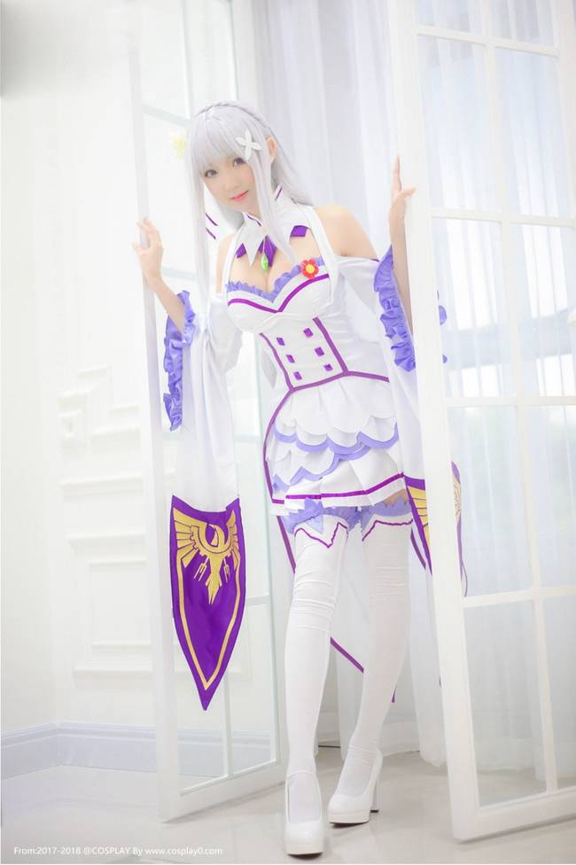 Cosplay福利/童颜巨乳爱蜜莉雅白丝萝莉私房写真Cosplay福利