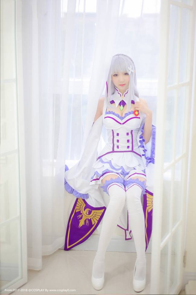 Cosplay福利/童颜巨乳爱蜜莉雅白丝萝莉私房写真Cosplay福利