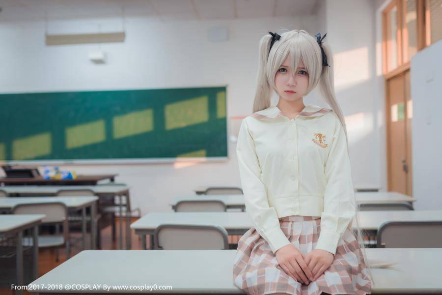 Cosplay福利/白金x学生校服春日野穹黑丝腿控福利Cosplay番号