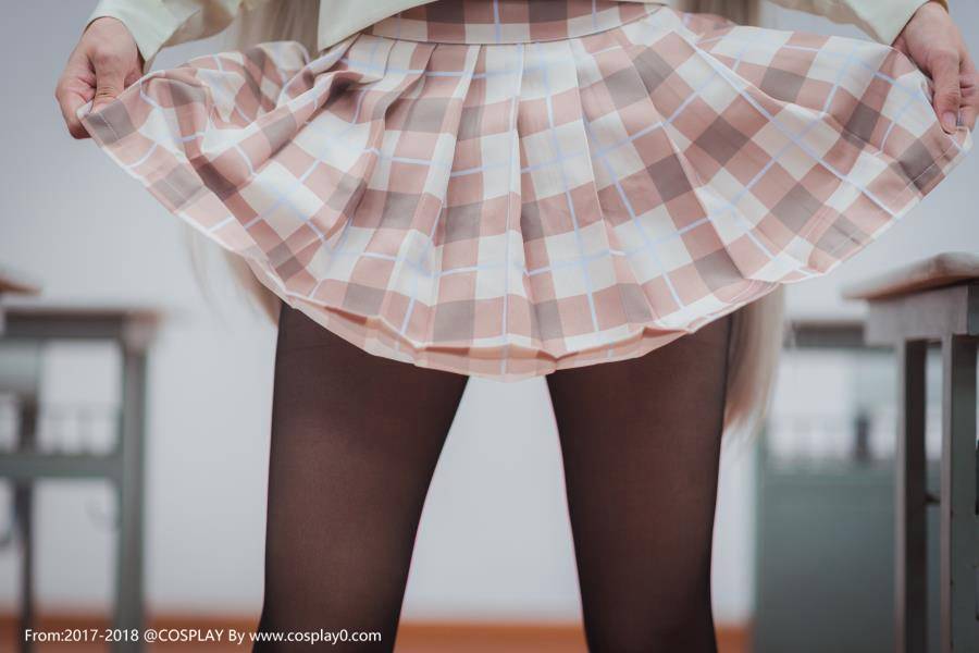 Cosplay福利/白金x学生校服春日野穹黑丝腿控福利Cosplay番号