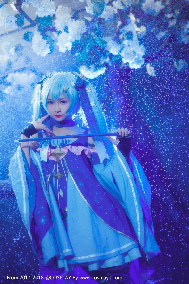 Cosplay福利/汐颜玲Cosplay初音未来雪初音同人萝莉图片