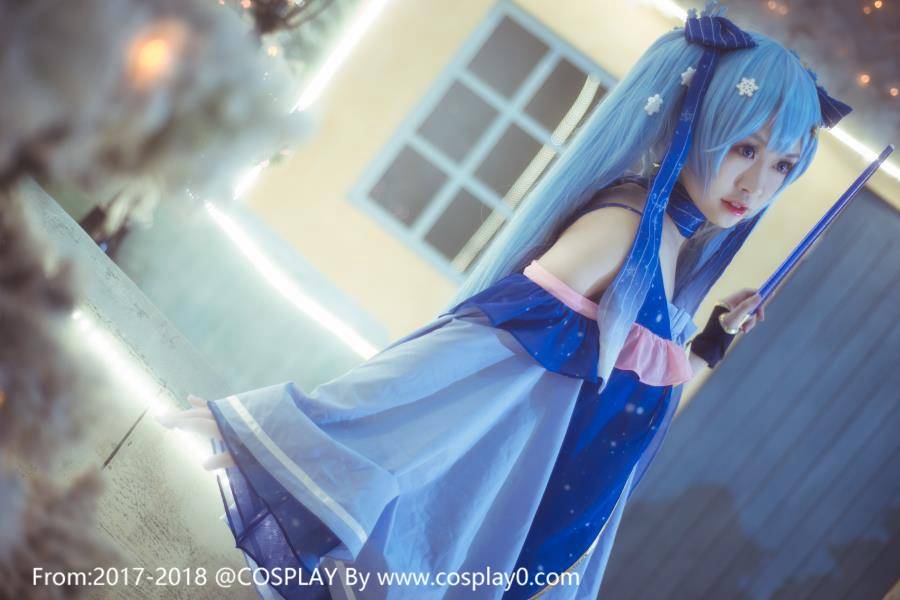 Cosplay福利/汐颜玲Cosplay初音未来雪初音同人萝莉图片