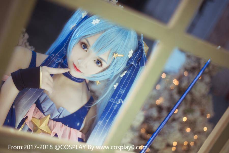 Cosplay福利/汐颜玲Cosplay初音未来雪初音同人萝莉图片