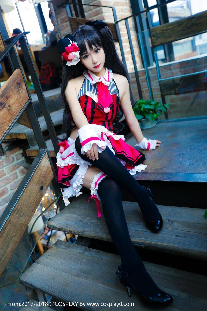 Cosplay福利/童颜巨乳萝莉汐颜玲Cosplay远坂凛女仆装黑丝图片