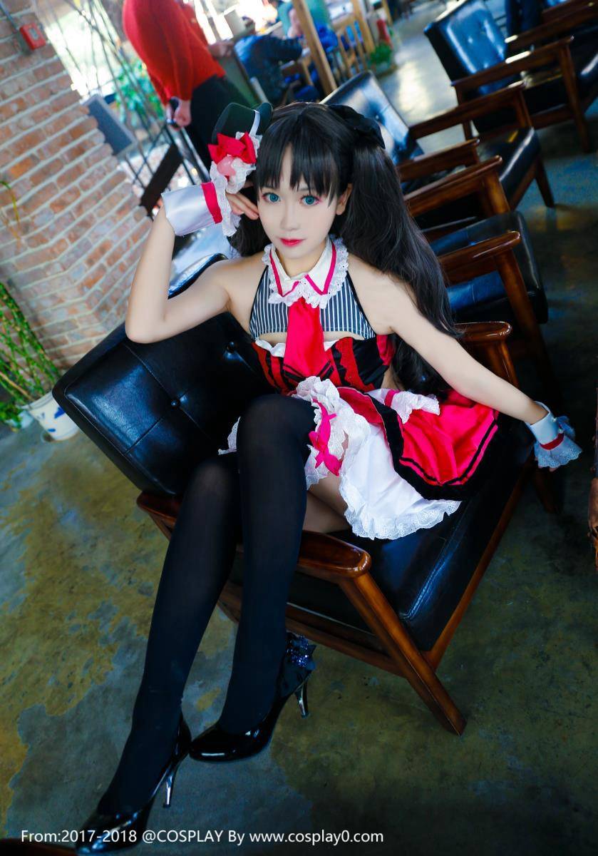 Cosplay福利/童颜巨乳萝莉汐颜玲Cosplay远坂凛女仆装黑丝图片