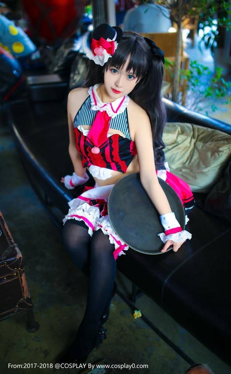 Cosplay福利/童颜巨乳萝莉汐颜玲Cosplay远坂凛女仆装黑丝图片