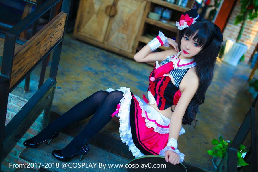 Cosplay福利/童颜巨乳萝莉汐颜玲Cosplay远坂凛女仆装黑丝图片