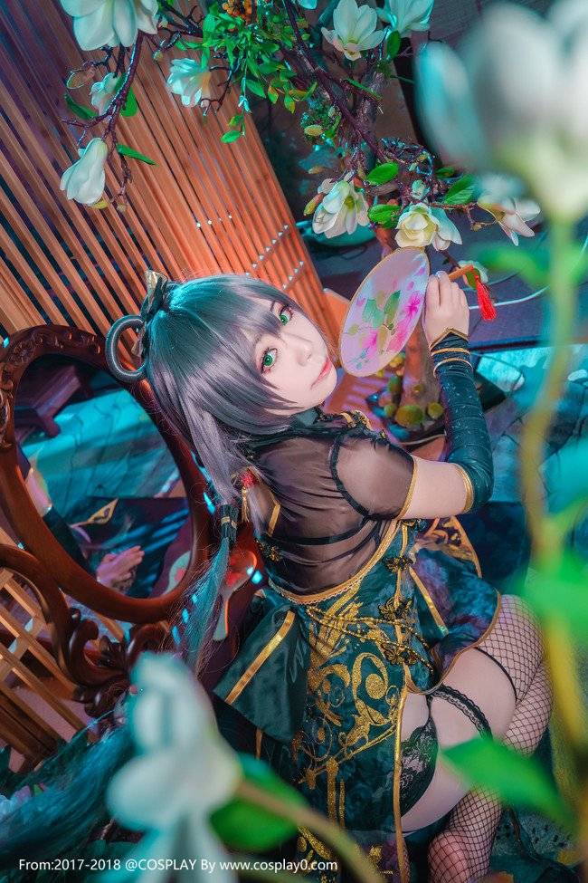 Cosplay福利/金丝雀洛天依旗袍同人网袜黑丝诱惑足控Cosplay福利