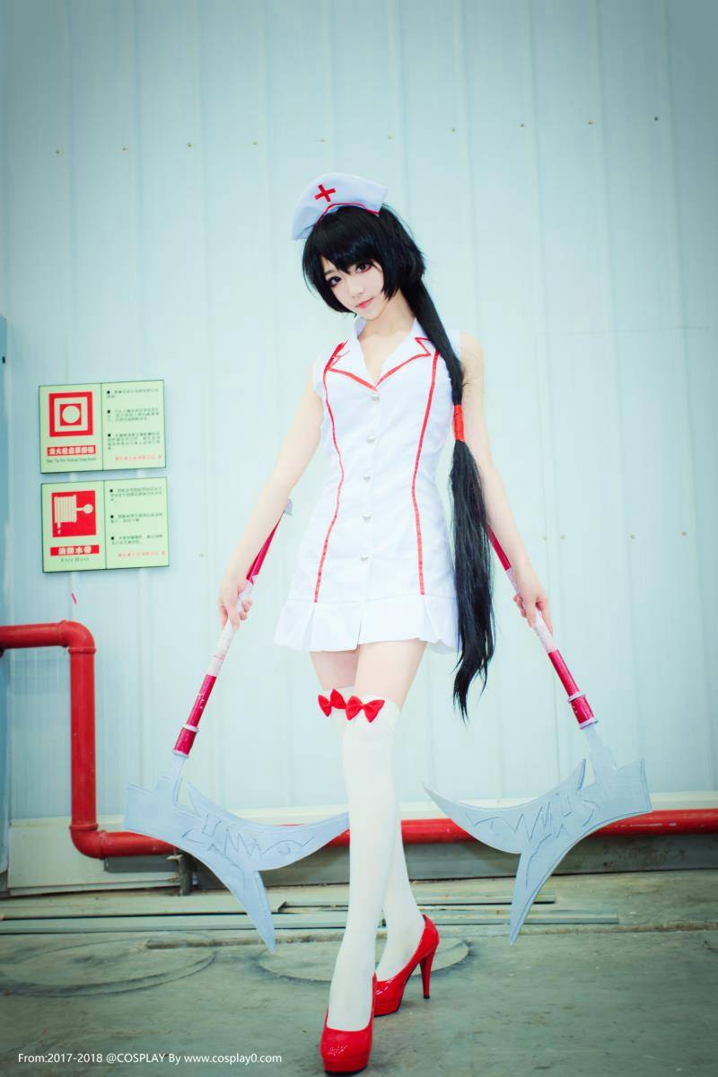 Cosplay福利/啾小妍SAMA英雄联盟实习护士阿卡丽白丝Cosplay图片