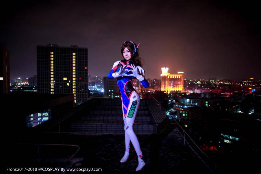 Cosplay福利/半次元萌芽儿守望先锋D.va同人本子Cos图片