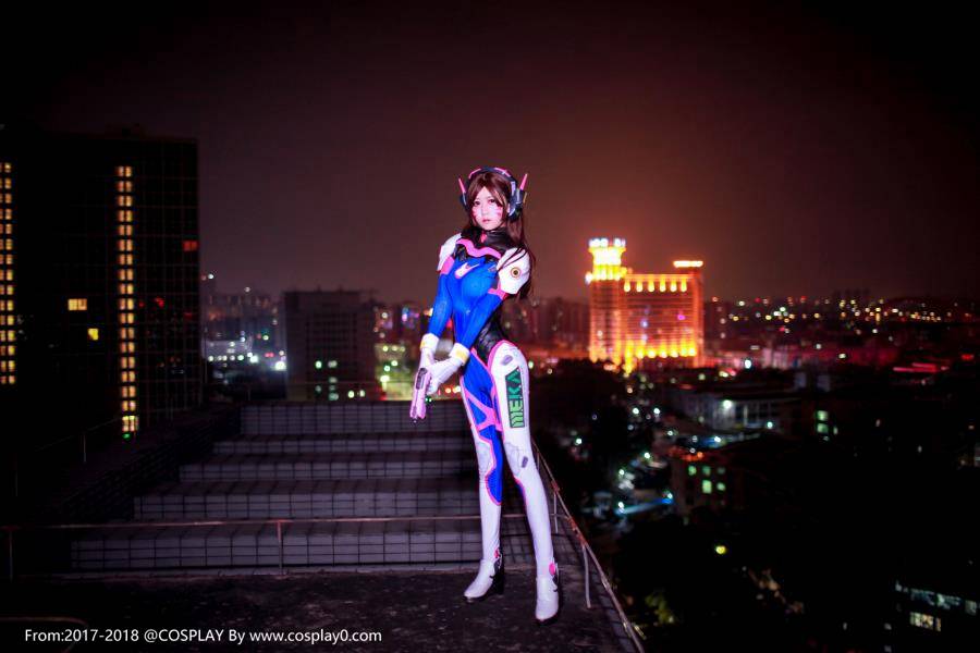 Cosplay福利/半次元萌芽儿守望先锋D.va同人本子Cos图片