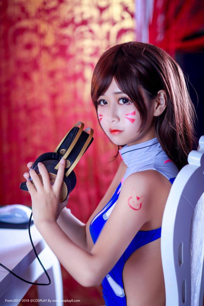 Cosplay福利/半次元萌芽儿守望先锋D.va同人本子Cos图片