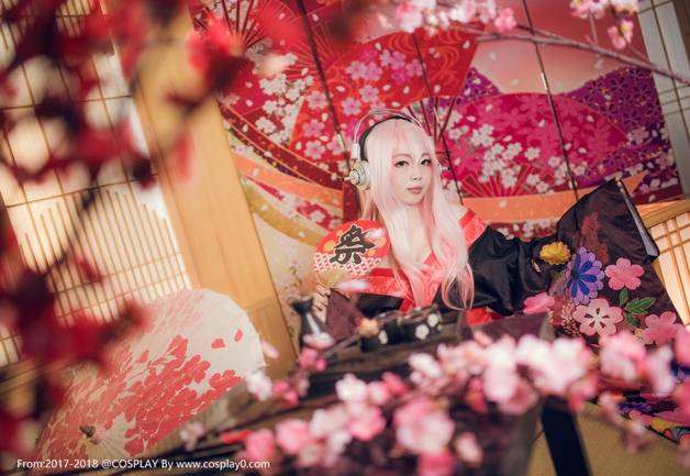 Cosplay福利/夏日祭超级索尼子和服白丝萝莉裸足Cosplay图片